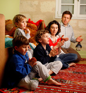 Famille priant