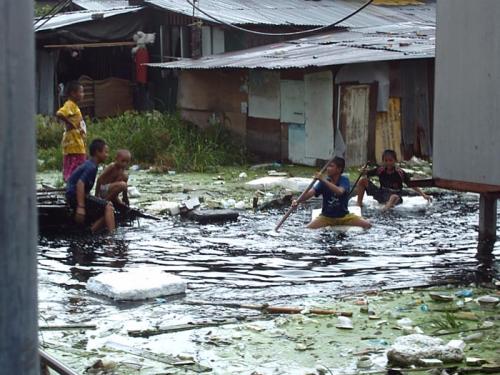 Dans le bidonville de Khlong Toey à Bangkok