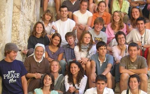Sr Françoise-Thérèse avec les jeunes de l'aumônerie