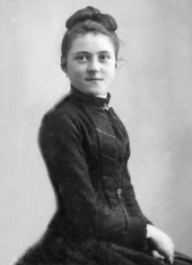 Sainte Thérèse de Lisieux à 15 ans, peu de temps avant d'entrer au carmel