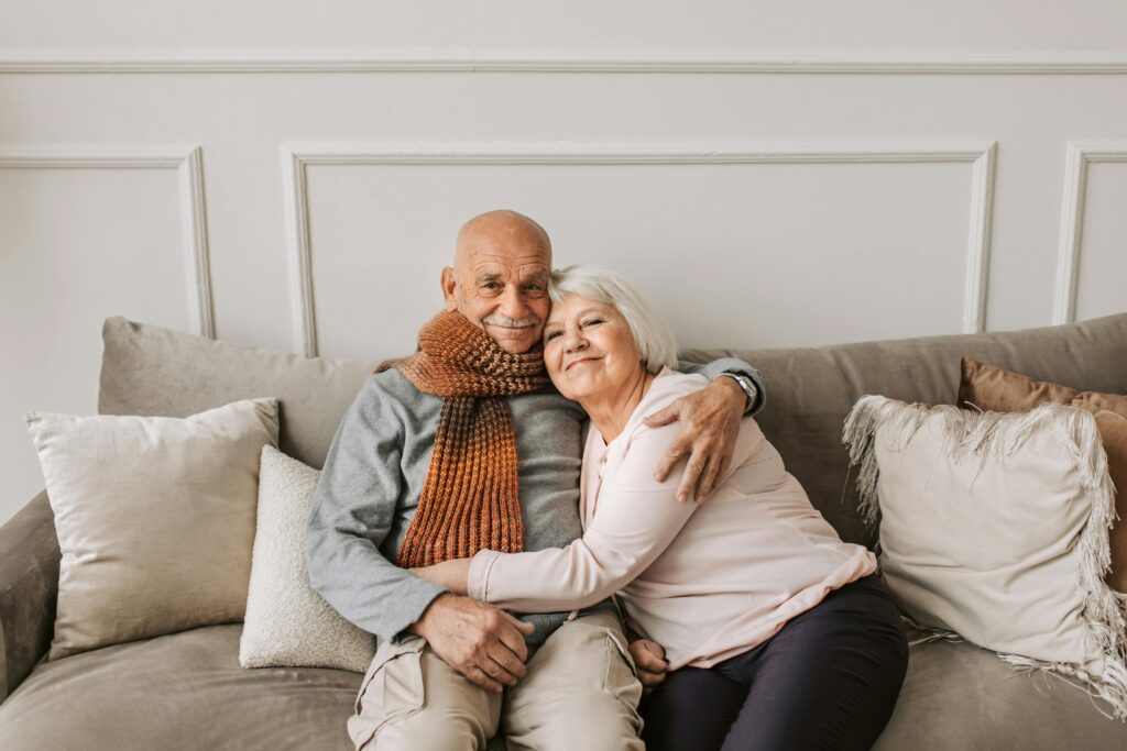 Couple de personnes âgées